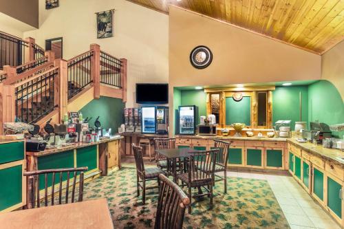 Hotel Americinn Lodge And Suites