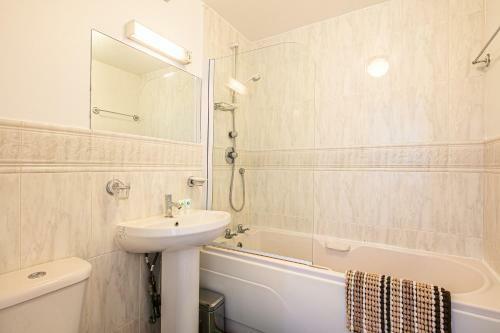Victoria Quays Charming Loft Apartment - Free Parking