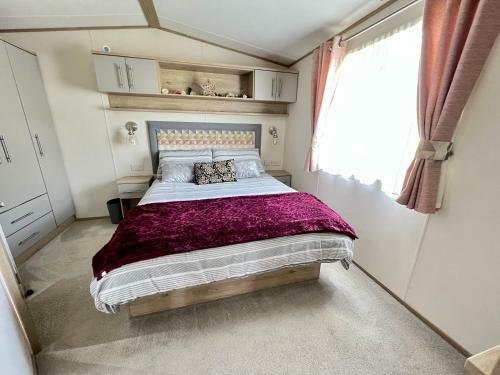 Lake Escape, Dog Friendly Lakeside Property