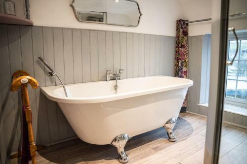 Charming 2 Bed Cottage In North Molton With Hottub