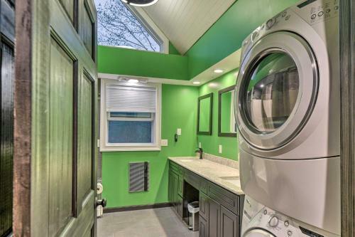 Waterfront Ashland Home About 2 Mi To Downtown!