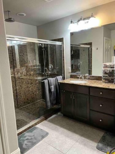 Newer 4 Bedroom Home With Pool Great Location