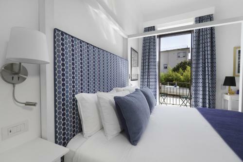 Hostal Iommella Luxury Rooms