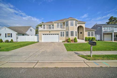 Spacious Brigantine Home About 1 Block To Beach!