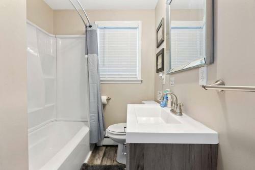 Unit A Front 1st Fl Beach Chic Patio Near Lighthouse AC