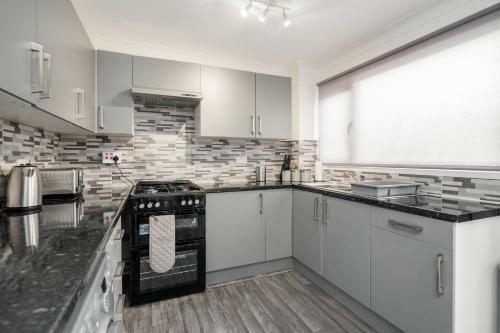 Lovely 3 Bed House-tilbury-free Parking