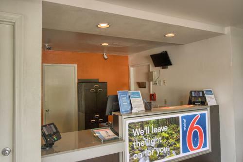 Motel 6 Everett North