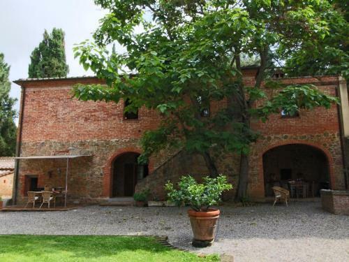 Cozy Villa In Sinalunga With Terrace