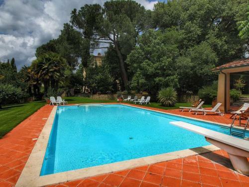 Beautiful Cottage In Sinalunga With Swimming Pool
