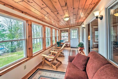 Lakefront Broadalbin Getaway With Deck And Kayaks