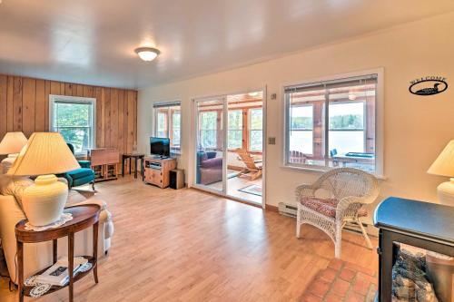 Lakefront Broadalbin Getaway With Deck And Kayaks
