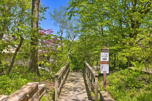 Charming Calverton Cottage Near Beach Access!