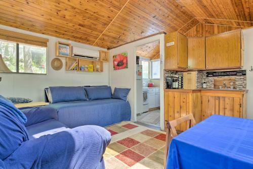 Charming Calverton Cottage Near Beach Access!