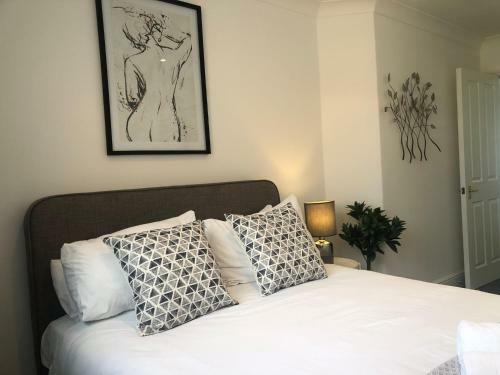 2 Bed Apartment- 33a Saint Leonard