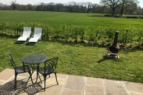 Secluded Log Cabin In Beautiful Private Gardens