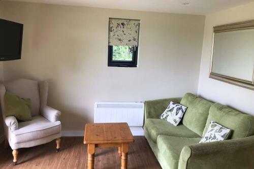 Secluded Log Cabin In Beautiful Private Gardens