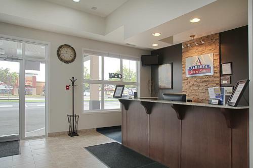 Hotel Alberta Inn & Suites