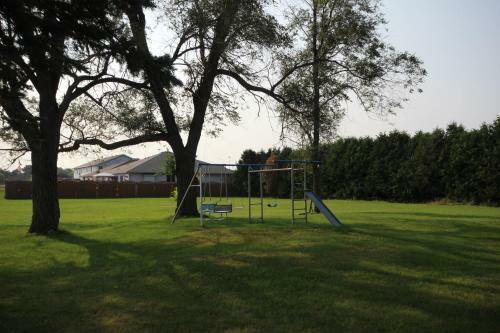 Country Squire Motel