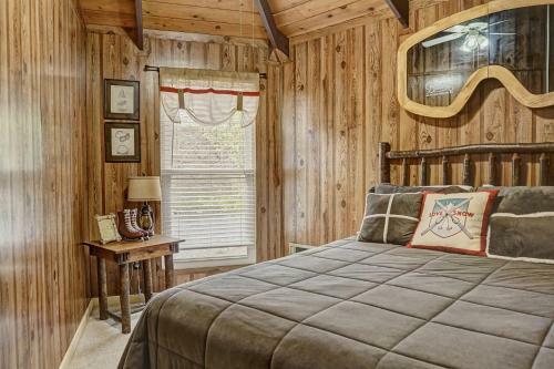 3br Mountain Cabin With Views And Firepit Sleeps 8