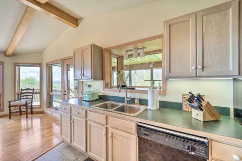 Lovely Beech Mountain Home With Stunning Views!