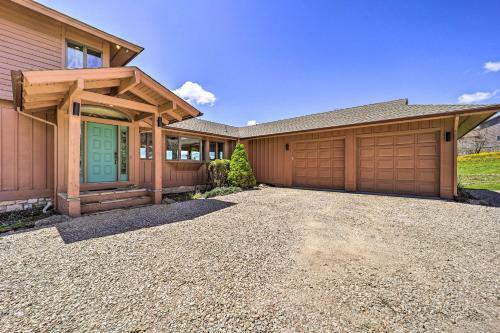 Lovely Beech Mountain Home With Stunning Views!
