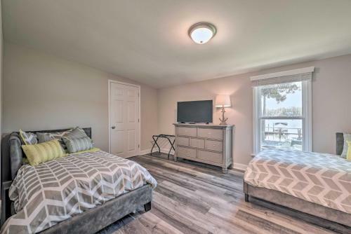 Lakefront Retreat With Kayaks And Paddleboards!