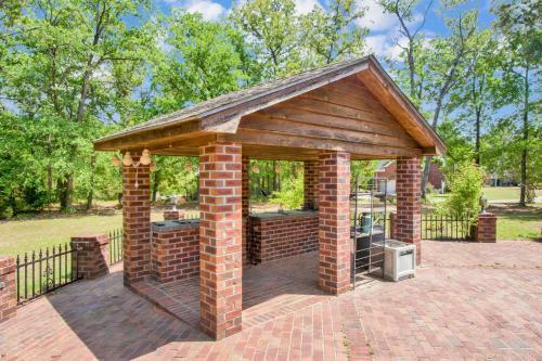 Sweet Eastover Escape- Lake Views- Close To Ft Bragg