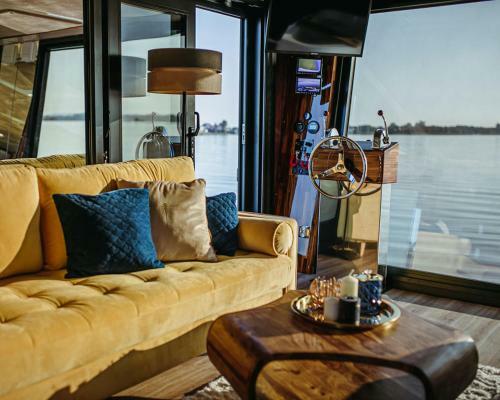 Hausboot Mit Traumlage In Travem�nde