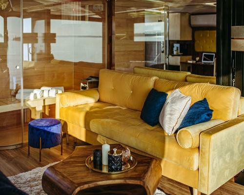 Hausboot Mit Traumlage In Travem�nde