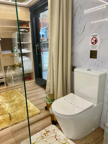 Hausboot Mit Traumlage In Travem�nde