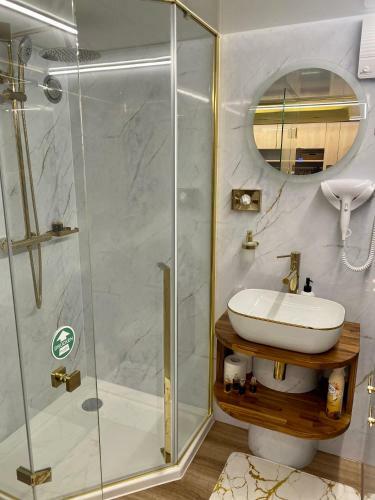 Hausboot Mit Traumlage In Travem�nde