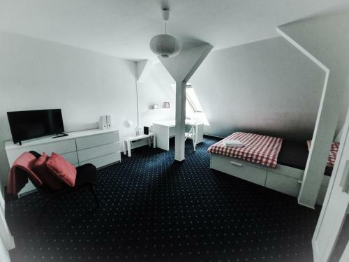 6 Bedroom Private Apartment & Lounge