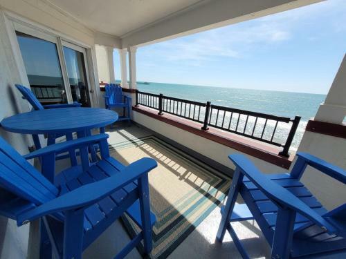 3br 3ba Sleeps 10 Oceanfront Villa With Waterfall Pool And Hottub