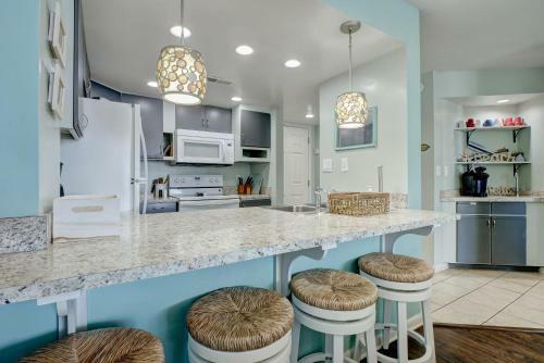 2br Oceanfront Resort With Pools And Views Sleeps 9