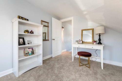 Modern, Gorgeous And Spacious Condo Living