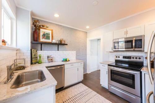 Modern, Gorgeous And Spacious Condo Living