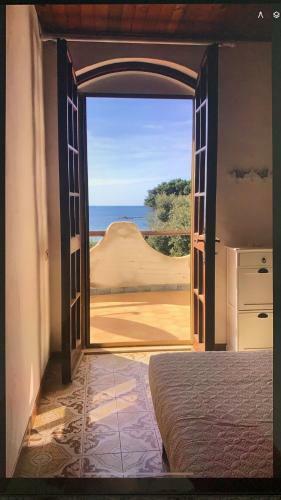 A Due Passi Dal Mare ( Codice Iun Q5301)