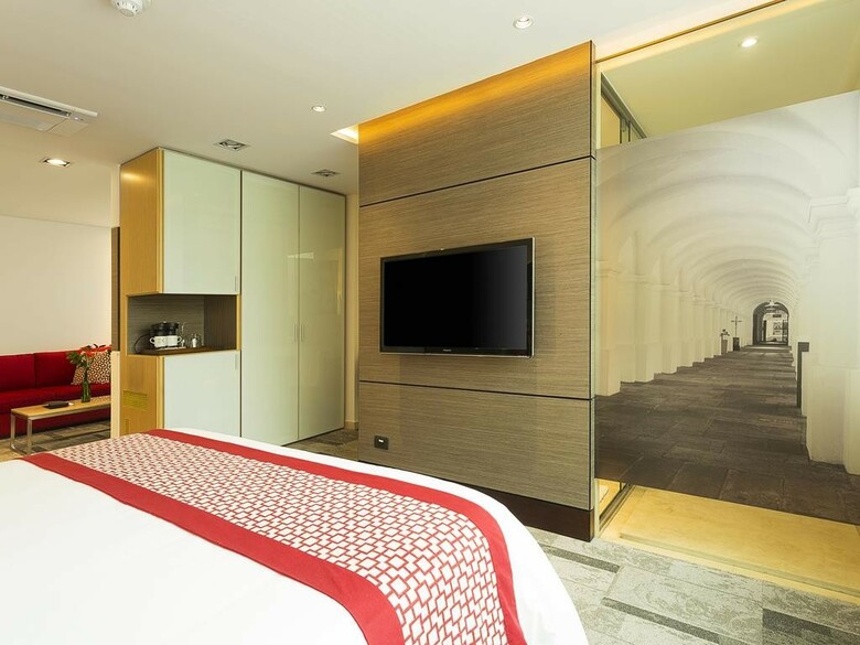 Ek Hotel