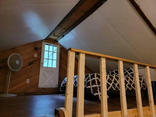 Hocking Rustic Retreat