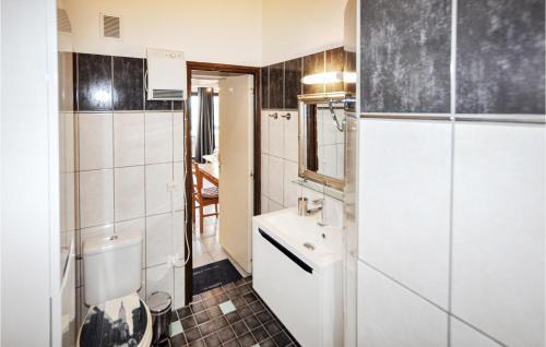 Nice Apartment In Le Barceres With 2 Bedrooms