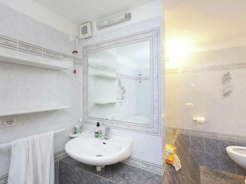 Welcoming Apartment In Valbrona With Shared Pool