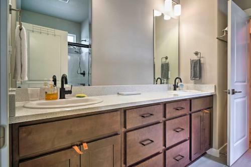 Modern Medford Escape About 3 Mi To Downtown!