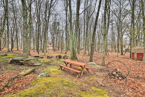Spacious East Stroudsburg Home With Fire Pit!