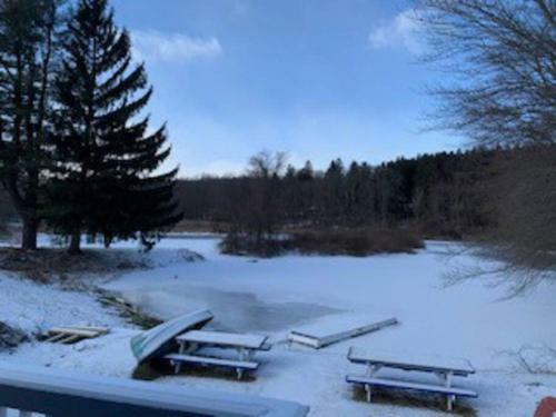 Spring Poconos Getaway! 2bd Cabin