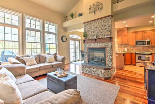Lake Harmony Townhome With Deck And Gas Grill!