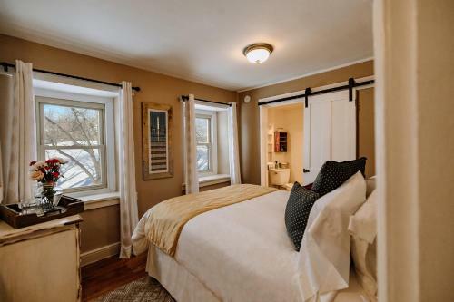 Bed & Breakfast Galvanized America Inn & Art Gallery