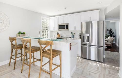 Stunning Private Courtyard - 1 Block To King