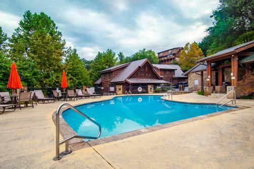 Higher Ground Condo With Mountain And Golf View