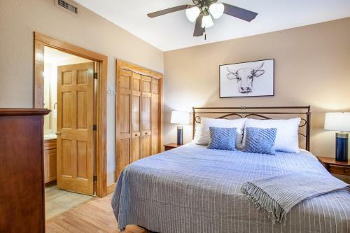 Higher Ground Condo With Mountain And Golf View