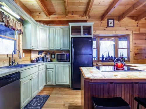 Cedar Forest-theater, Game Room, Hottub